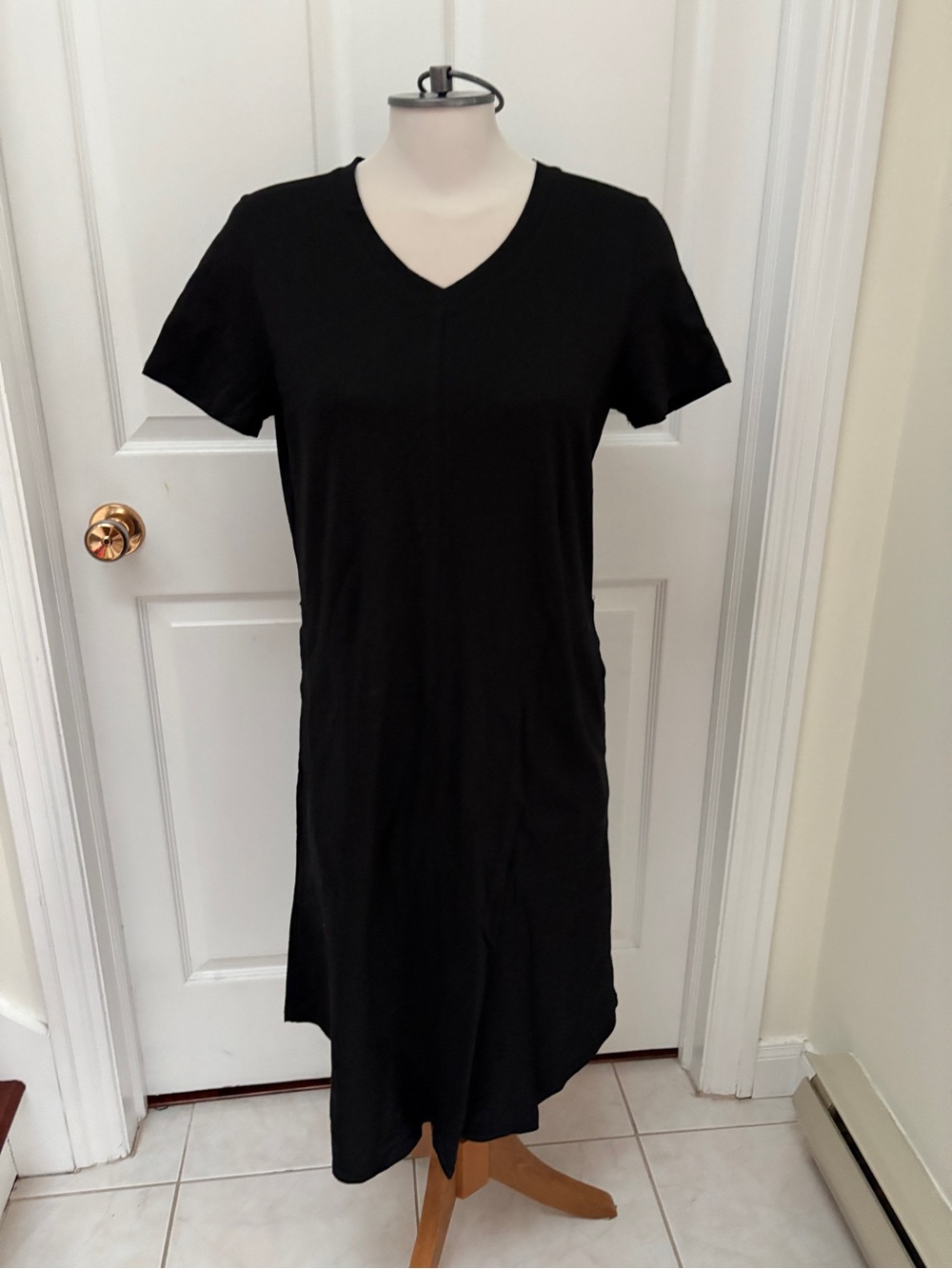 NWT Variations Black V-Neck Midi T-shirt Dress with Short Sleeves
